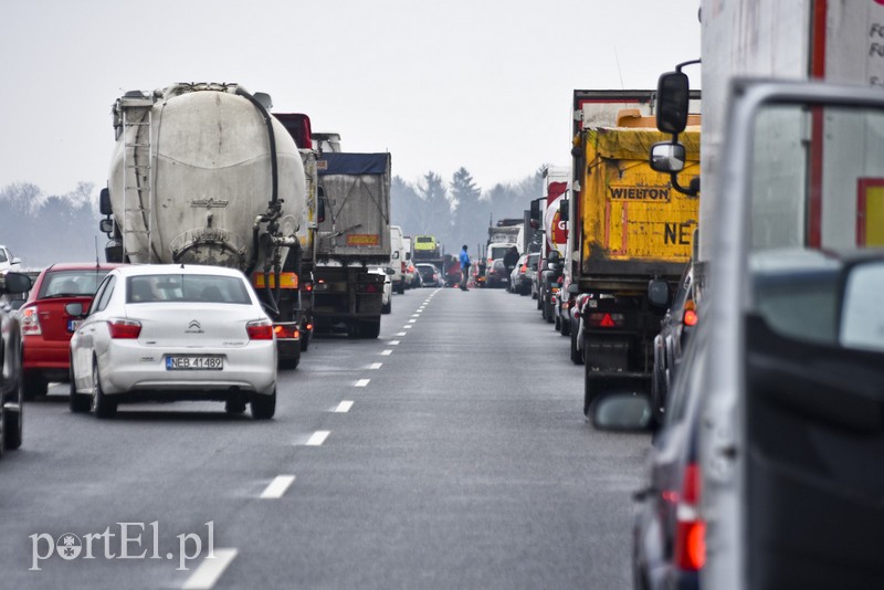 Wypadek ciężarówek na S7. Uwaga na utrudnienia zdjęcie nr 192453