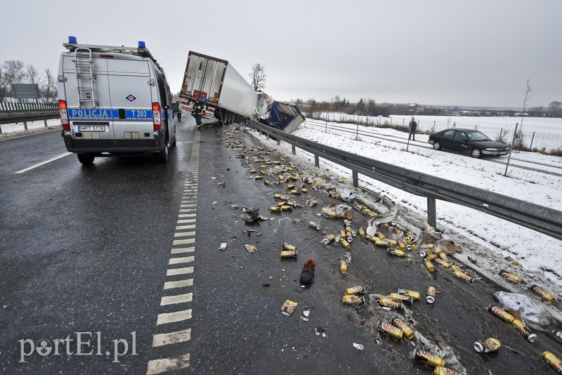 Wypadek ciężarówek na S7. Uwaga na utrudnienia zdjęcie nr 192457