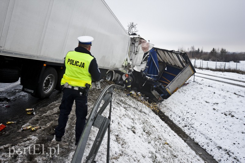 Wypadek ciężarówek na S7. Uwaga na utrudnienia zdjęcie nr 192464