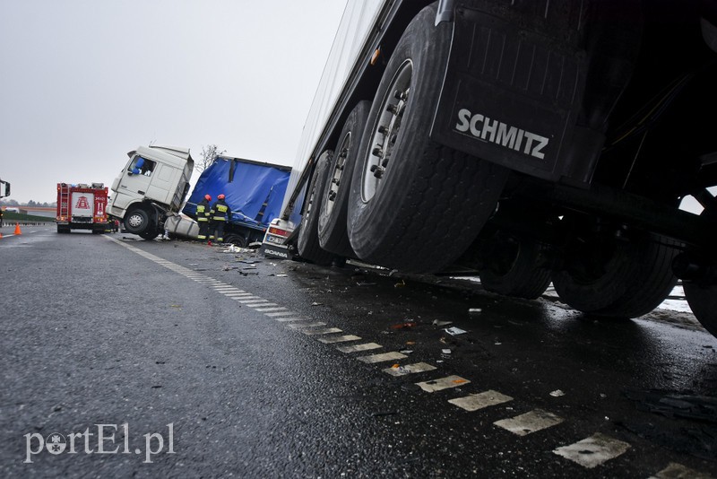 Wypadek ciężarówek na S7. Uwaga na utrudnienia zdjęcie nr 192471