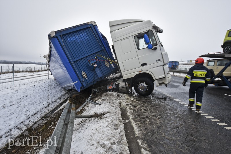 Wypadek ciężarówek na S7. Uwaga na utrudnienia zdjęcie nr 192462