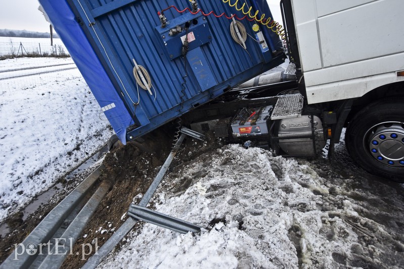 Wypadek ciężarówek na S7. Uwaga na utrudnienia zdjęcie nr 192470