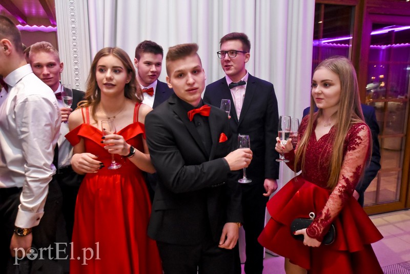 IV LO: Studniówka ze sportowym akcentem zdjęcie nr 192579