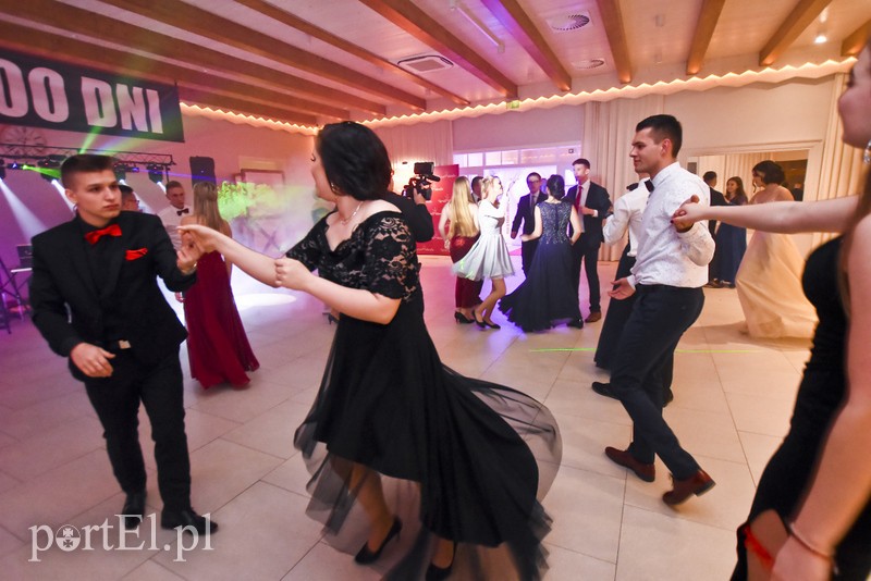 IV LO: Studniówka ze sportowym akcentem zdjęcie nr 192592