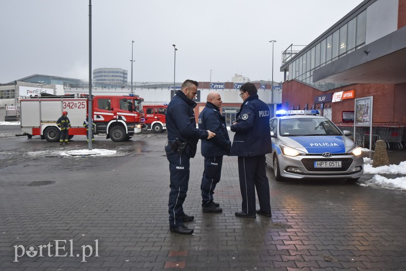 Alarm bombowy w Kauflandzie zdjęcie nr 193838