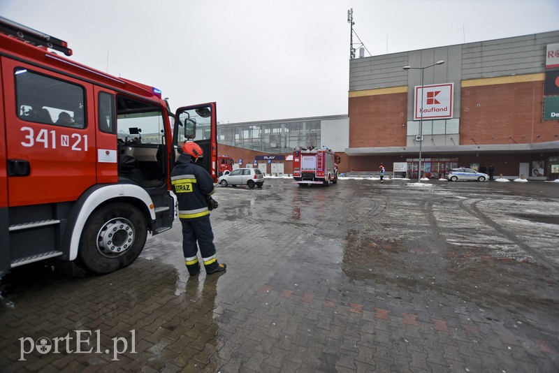 Alarm bombowy w Kauflandzie zdjęcie nr 193827