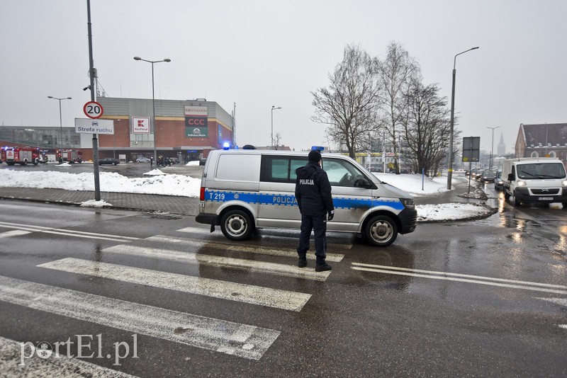 Alarm bombowy w Kauflandzie zdjęcie nr 193828