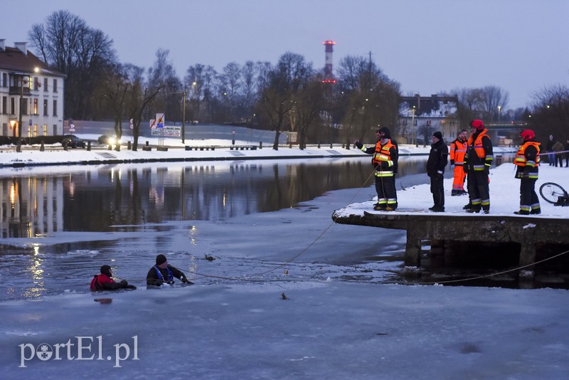 Tragiczny wypadek, mężczyzna wpadł do rzeki (aktualizacja) zdjęcie nr 193855