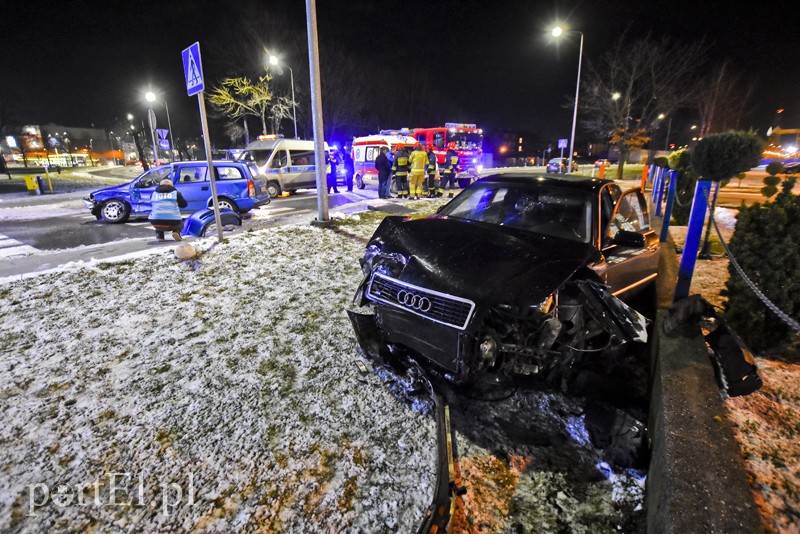 Zderzenie opla z audi na skrzyżowaniu ulic Niskiej i Nowej zdjęcie nr 194111