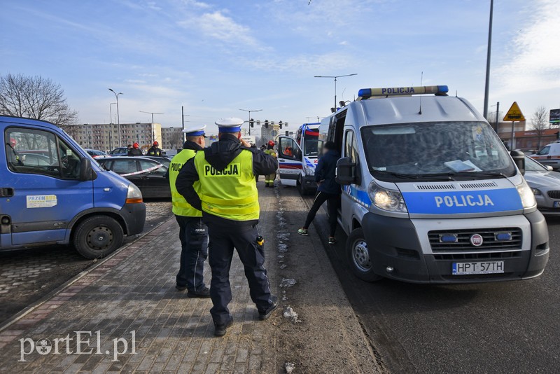 Elbląg Karambol na parkingu przy ul. Teatralnej
