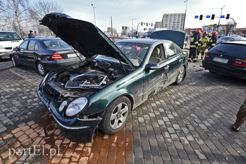 Karambol na parkingu przy ul. Teatralnej zdjęcie nr 194205