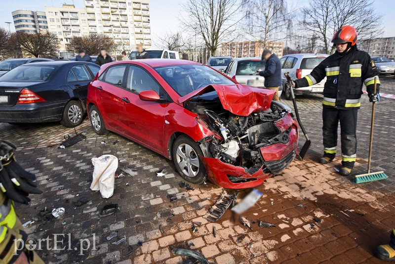 Karambol na parkingu przy ul. Teatralnej zdjęcie nr 194209