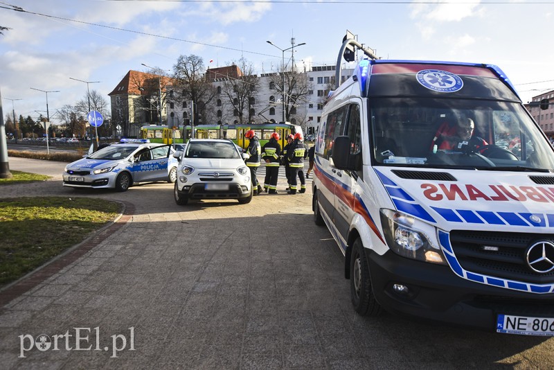 Potrącenie kobiety na przejściu dla pieszych zdjęcie nr 194730