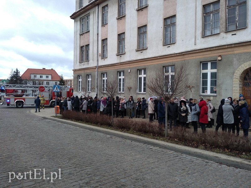 Alarm bombowy w Urzędzie Miejskim zdjęcie nr 195197