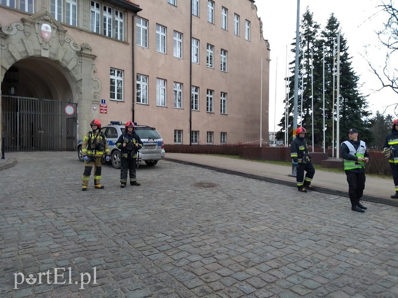 Alarm bombowy w Urzędzie Miejskim zdjęcie nr 195187