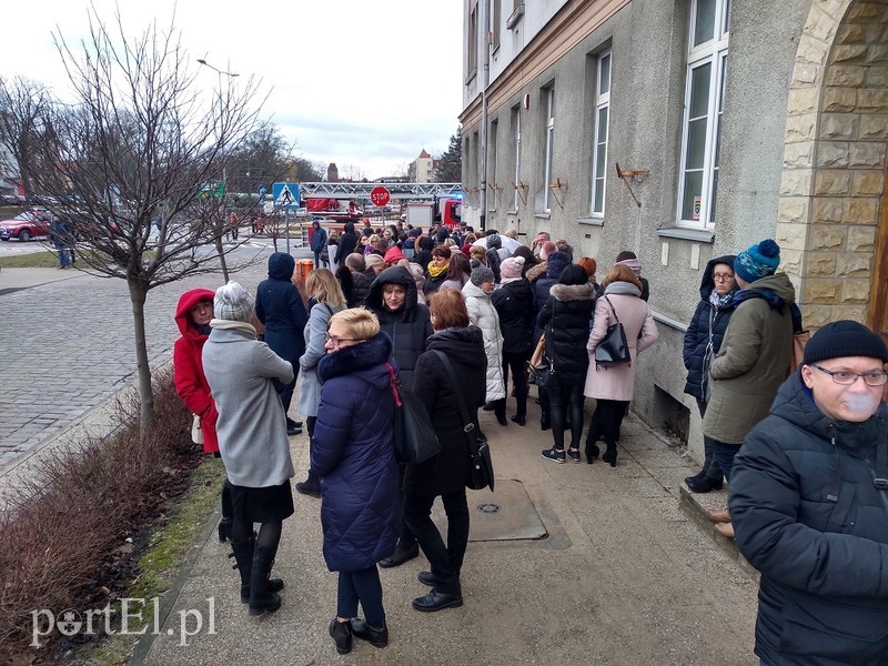 Alarm bombowy w Urzędzie Miejskim zdjęcie nr 195198