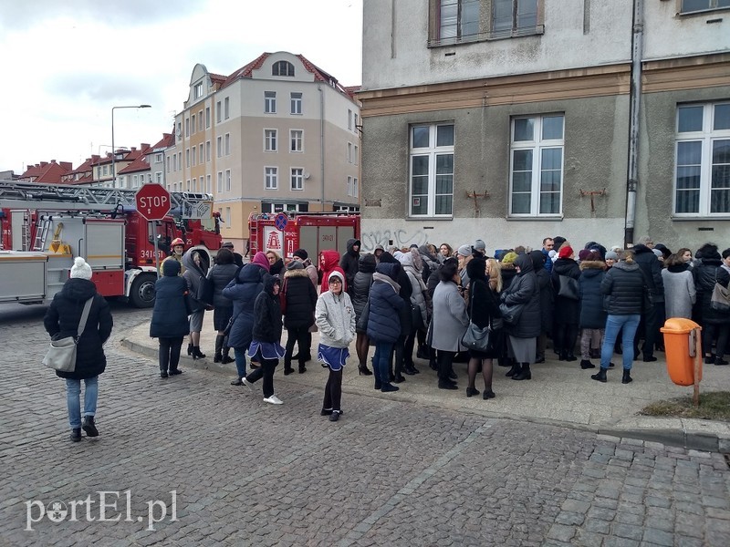 Alarm bombowy w Urzędzie Miejskim zdjęcie nr 195201