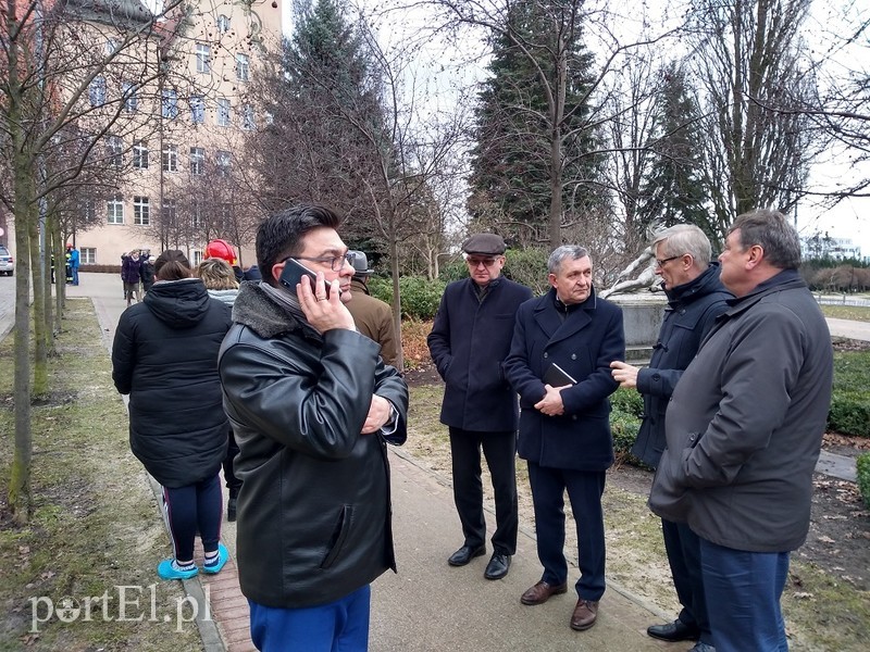 Alarm bombowy w Urzędzie Miejskim zdjęcie nr 195193