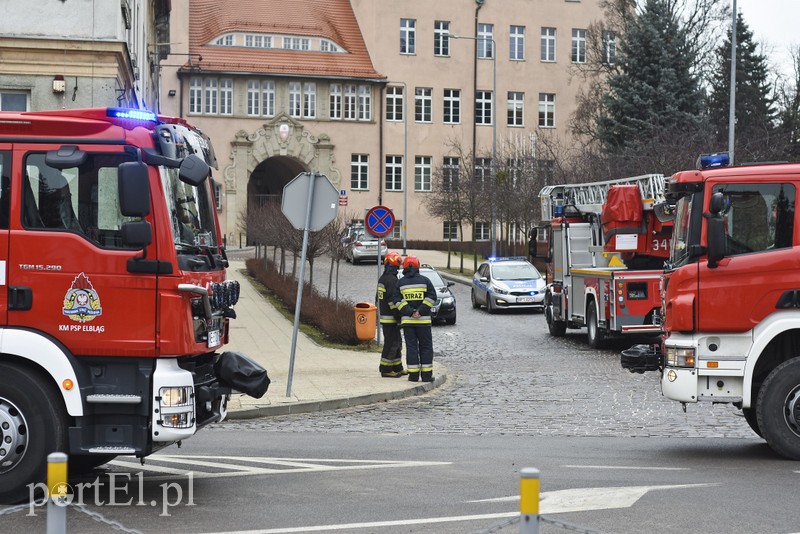 Alarm bombowy w Urzędzie Miejskim (aktualizacja) zdjęcie nr 195613