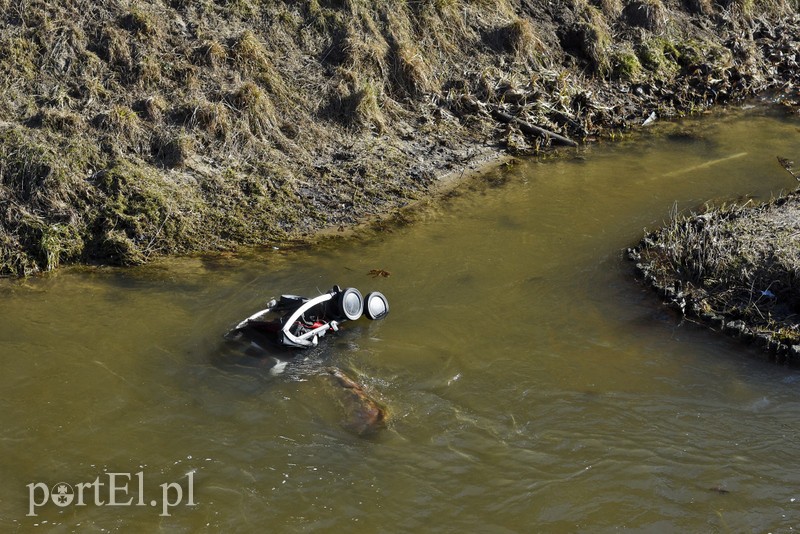 Pijany mężczyzna wpadł do Kumieli zdjęcie nr 195679