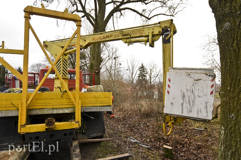 Podnośnik hydrauliczny przygniótł rękę mężczyzny zdjęcie nr 196767