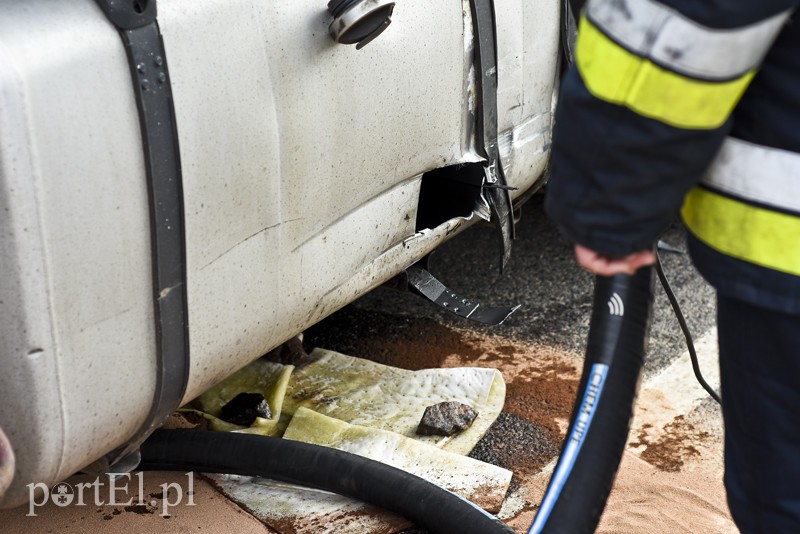 Kolizja toyoty z tirem, utrudnienia na ul. Browarnej zdjęcie nr 197436