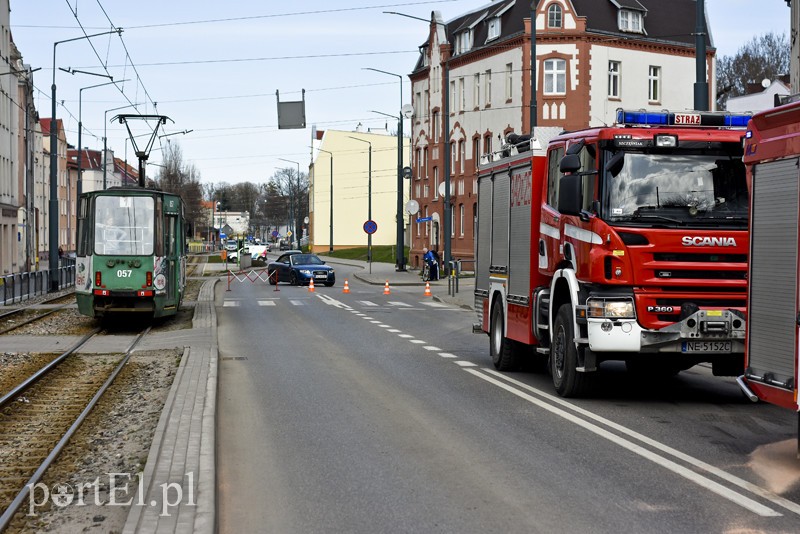 Kolizja toyoty z tirem, utrudnienia na ul. Browarnej zdjęcie nr 197435