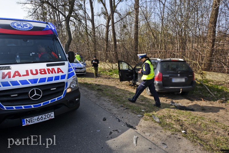 Wypadek na Królewieckiej, dwie osoby trafiły do szpitala zdjęcie nr 197556