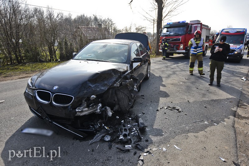 Wypadek na Królewieckiej, dwie osoby trafiły do szpitala zdjęcie nr 197557