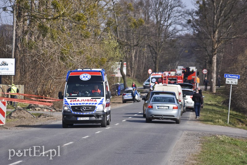 Wypadek na Królewieckiej, dwie osoby trafiły do szpitala zdjęcie nr 197552