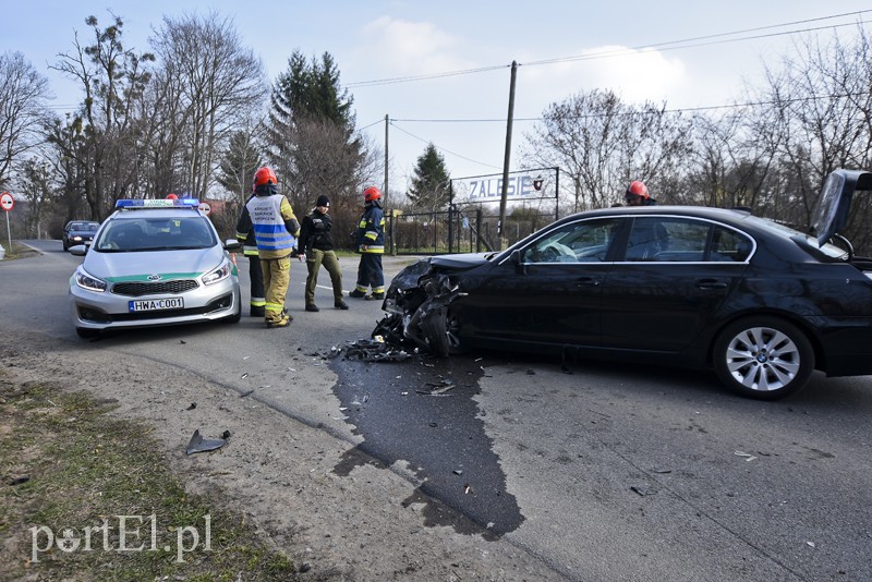 Wypadek na Królewieckiej, dwie osoby trafiły do szpitala zdjęcie nr 197561