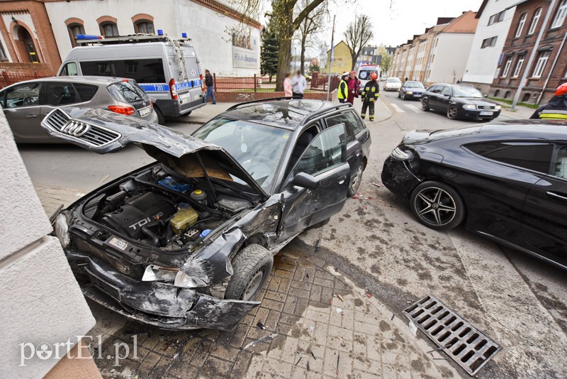 Kolizja audi z mercedesem na ul. Malborskiej zdjęcie nr 198411