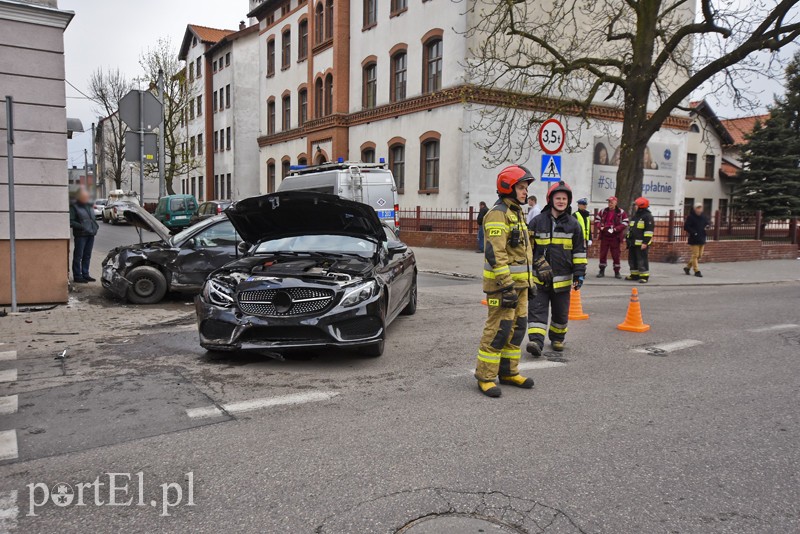 Kolizja audi z mercedesem na ul. Malborskiej zdjęcie nr 198414