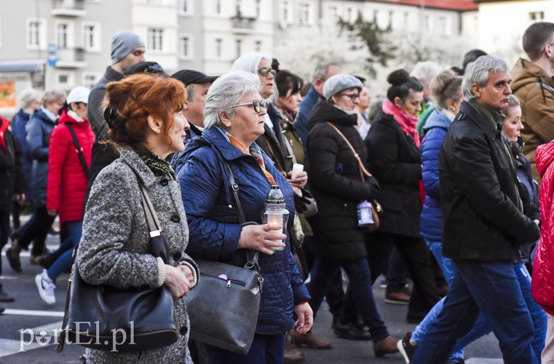 Nieśli krzyż przez miasto zdjęcie nr 199125