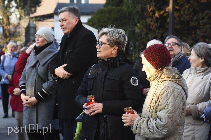 Nieśli krzyż przez miasto zdjęcie nr 199083