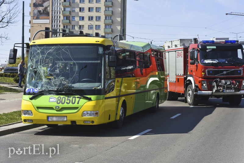 Autobus uderzył w rowerzystę, to już trzecie potrącenie w tym dniu! zdjęcie nr 199353