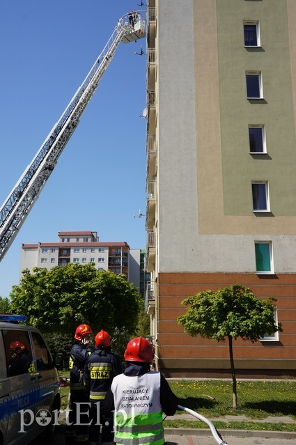 Pożar w wieżowcu przy Lotniczej zdjęcie nr 200153