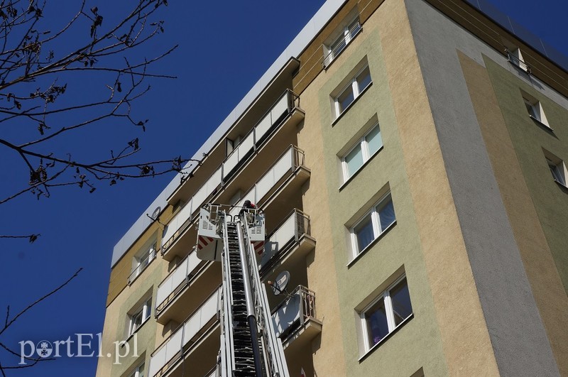 Pożar w wieżowcu przy Lotniczej zdjęcie nr 200160