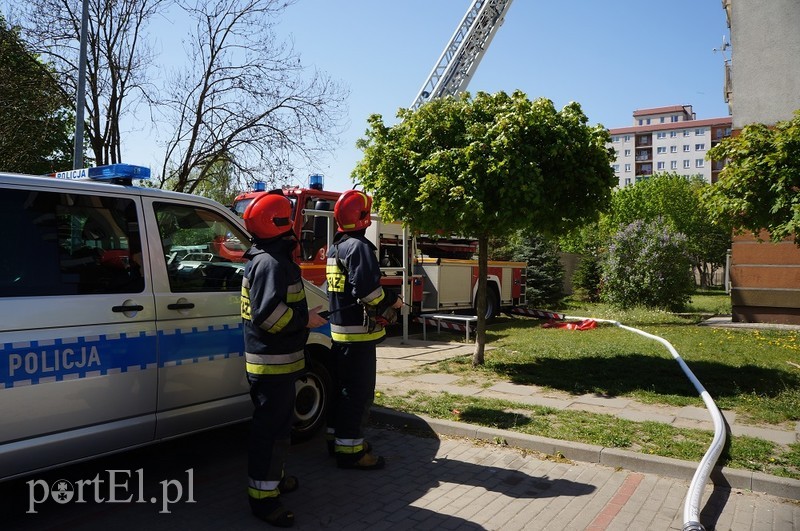 Pożar w wieżowcu przy Lotniczej zdjęcie nr 200155