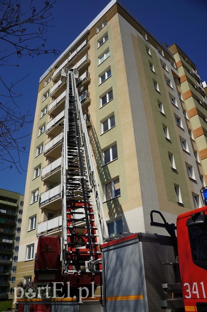 Pożar w wieżowcu przy Lotniczej zdjęcie nr 200159