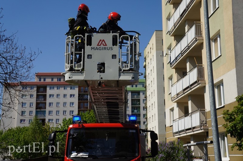 Pożar w wieżowcu przy Lotniczej zdjęcie nr 200167