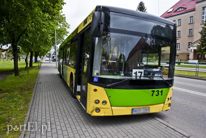 Zderzenie 7-letniej rowerzystki z autobusem zdjęcie nr 200953