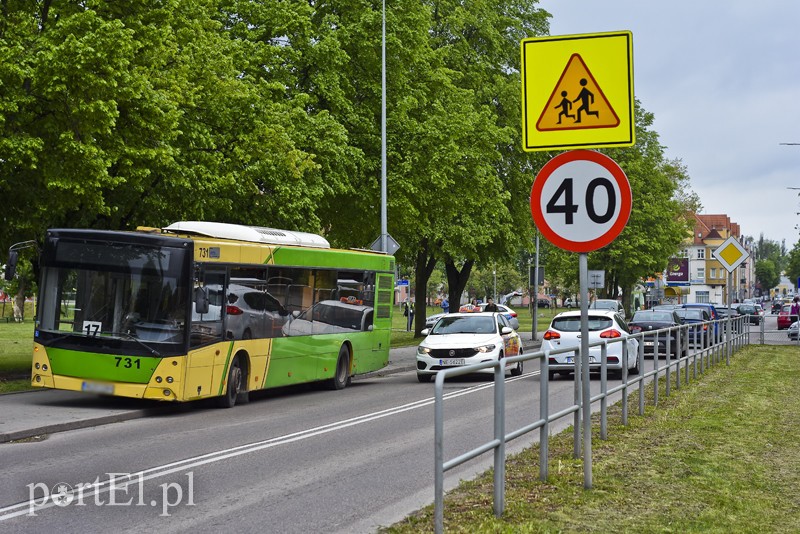 Zderzenie 7-letniej rowerzystki z autobusem zdjęcie nr 200954