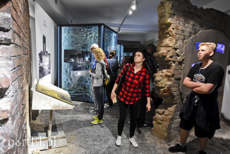 Wieczorne gry, pokazy i wystawy zdjęcie nr 201095