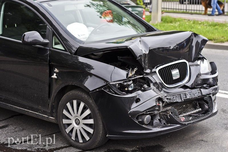 Kolizja audi z seatem przed mostem Wyszyńskiego zdjęcie nr 201366