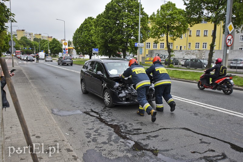 Kolizja audi z seatem przed mostem Wyszyńskiego zdjęcie nr 201370