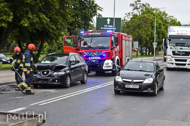 Kolizja audi z seatem przed mostem Wyszyńskiego zdjęcie nr 201364