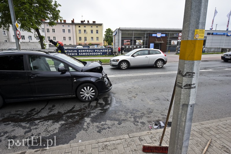 Kolizja audi z seatem przed mostem Wyszyńskiego zdjęcie nr 201369