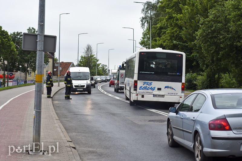 Kolizja audi z seatem przed mostem Wyszyńskiego zdjęcie nr 201362