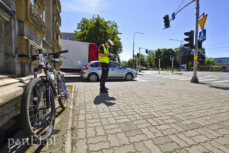 Rowerzysta uderzył w ciężarówkę zdjęcie nr 201777